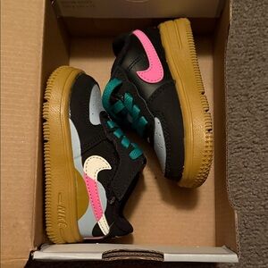 Nike Kids LV8 TD Dance Sneakers in Black, Pink, Light Blue and Gold